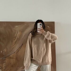 Elegant Beige Cashmere Knit V-Neck Sweater